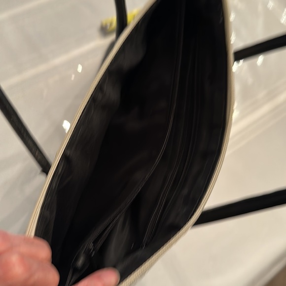 Vintage Black & white shiny pocketbook - Picture 6 of 11